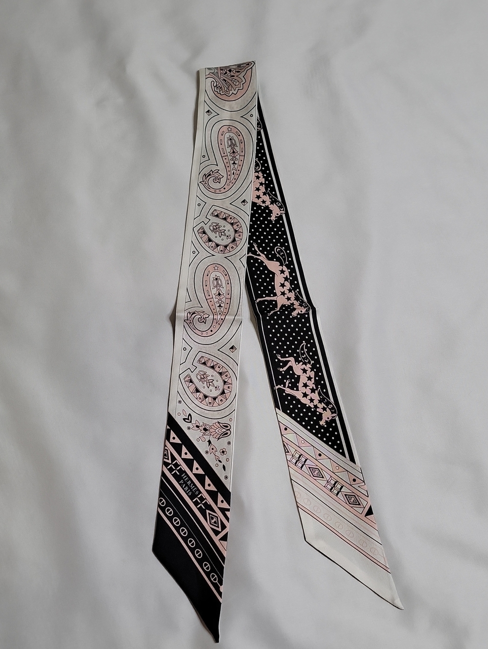 Hermes "Cheval De Coeur" Bandana Silk Twilly In Black,White, And Vieux Rose - Picture 1 of 4